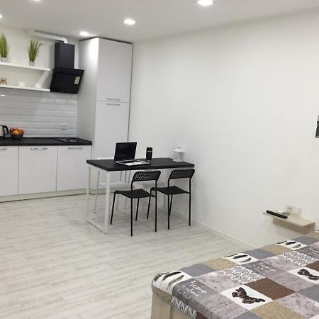 Cozy Underground Apartment At The Center Kherson Eksteriør bilde